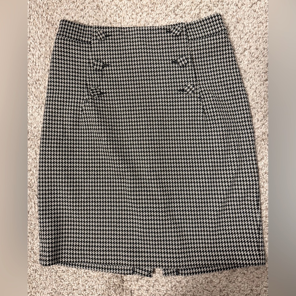 H&M - Black and White Houndstooth Pencil Skirt
